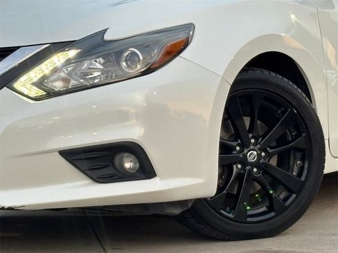 Used 2017 Nissan Altima 2.5 SR w/ Midnight Edition Package image 2