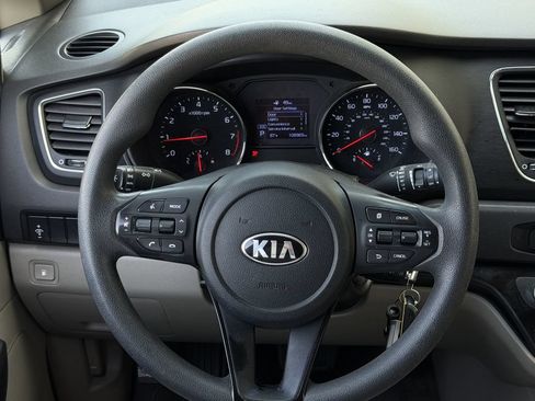 Used 2021 Kia Sedona LX FWD image 13
