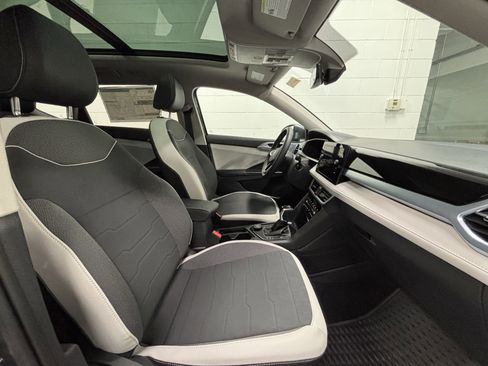 New 2025 Volkswagen Taos SE image 11