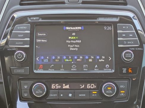 Used 2018 Nissan Maxima Platinum w/ Interior Lighting Package FWD image 17