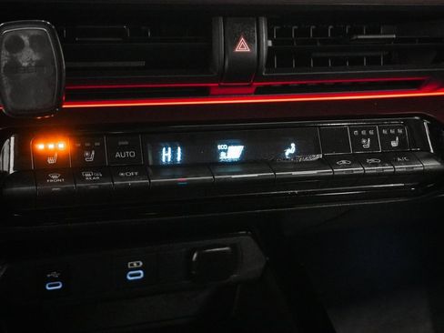 Used 2023 Toyota Prius Prime Premium image 26