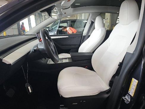 Used 2024 Tesla Model Y Long Range image 5