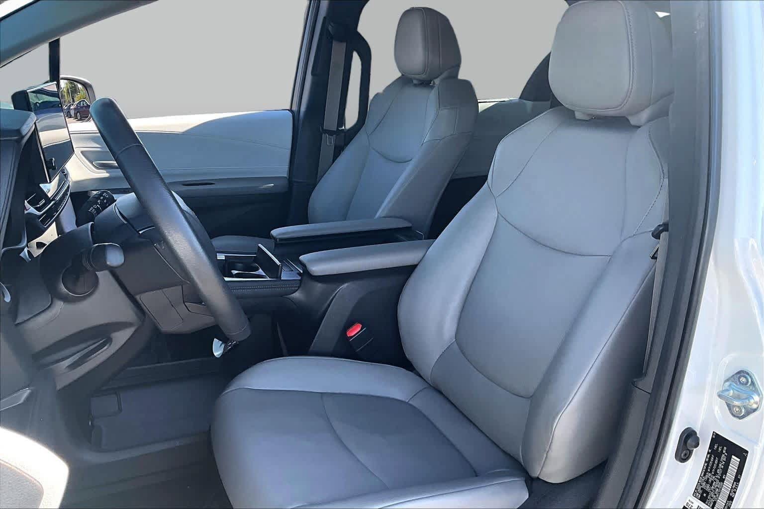 Certified 2025 Toyota Sienna XLE w/ XLE Plus Package AWD/4WD image 7