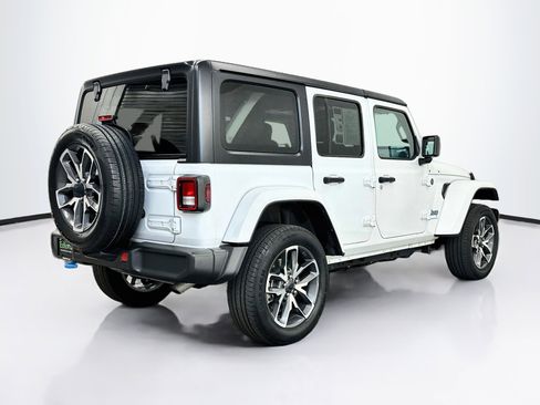 Used 2024 Jeep Wrangler Unlimited w/ Convenience Group AWD/4WD image 9