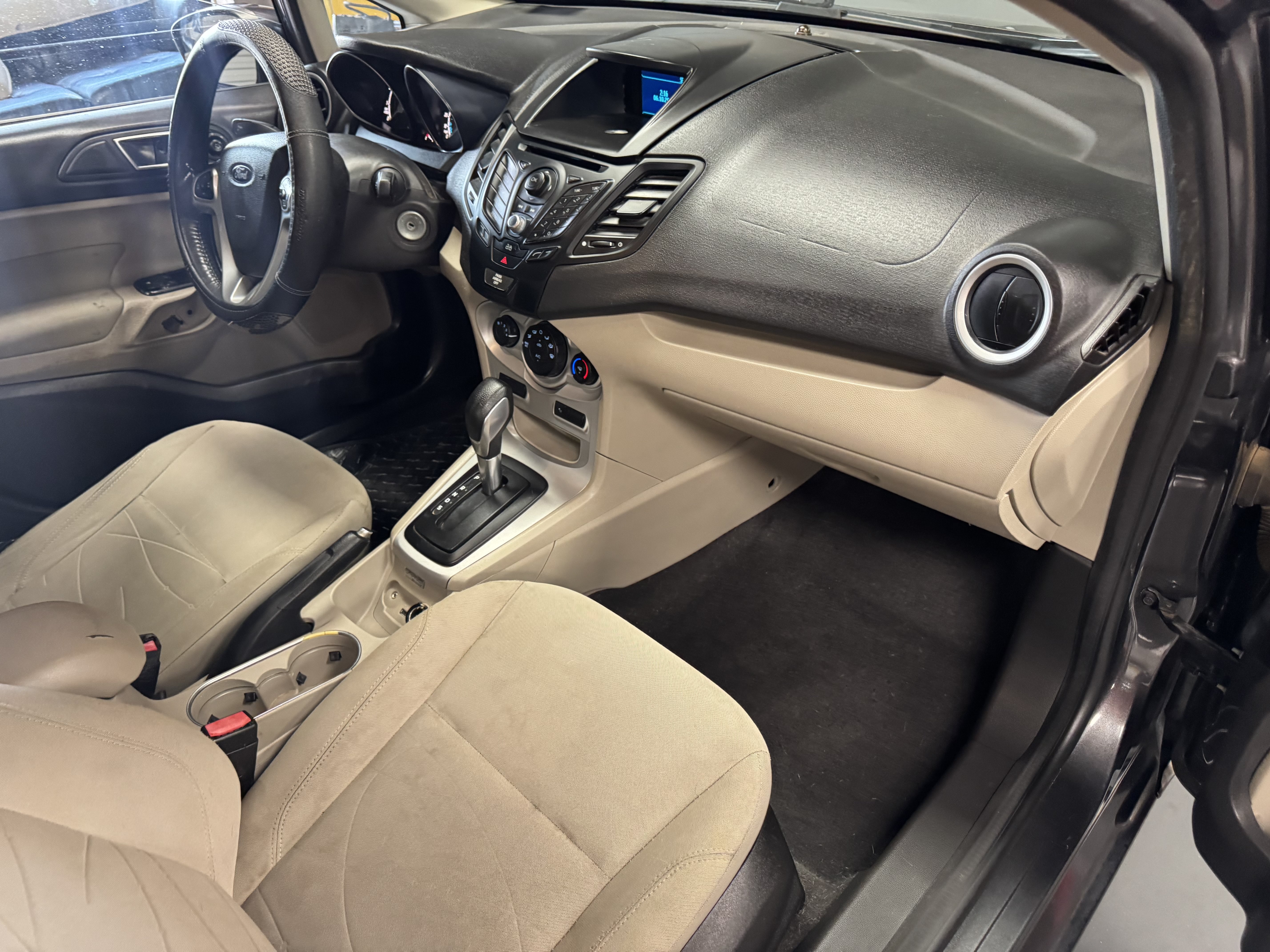 Used 2015 Ford Fiesta SE FWD image 11