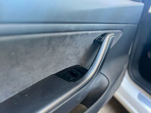 Used 2018 Tesla Model 3 Long Range image 16