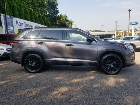 Used 2019 Toyota Highlander SE AWD/4WD image 4