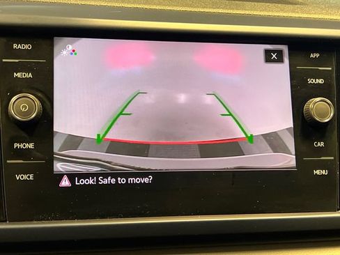 Certified 2022 Volkswagen Taos SE FWD image 25