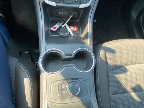 Used 2024 GMC Terrain SLE AWD/4WD image 23