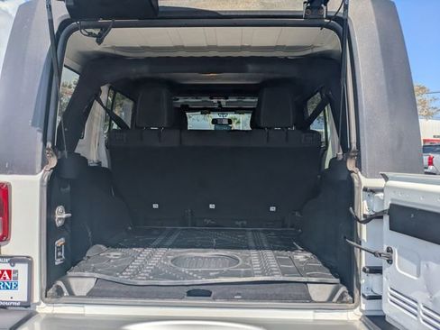 Used 2018 Jeep Wrangler Unlimited Sahara w/ Connectivity Group image 12