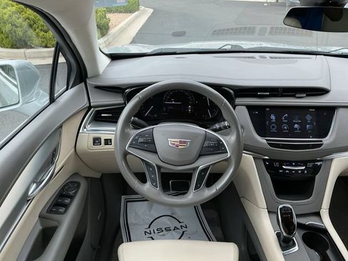 Used 2017 Cadillac XT5 Luxury w/ Driver Awareness Package FWD image 12