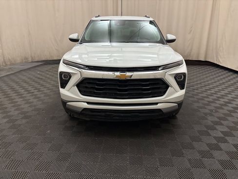 Used 2025 Chevrolet TrailBlazer LT image 2