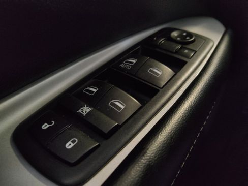 Used 2020 Dodge Journey SE w/ SE Popular Equipment Group FWD image 27