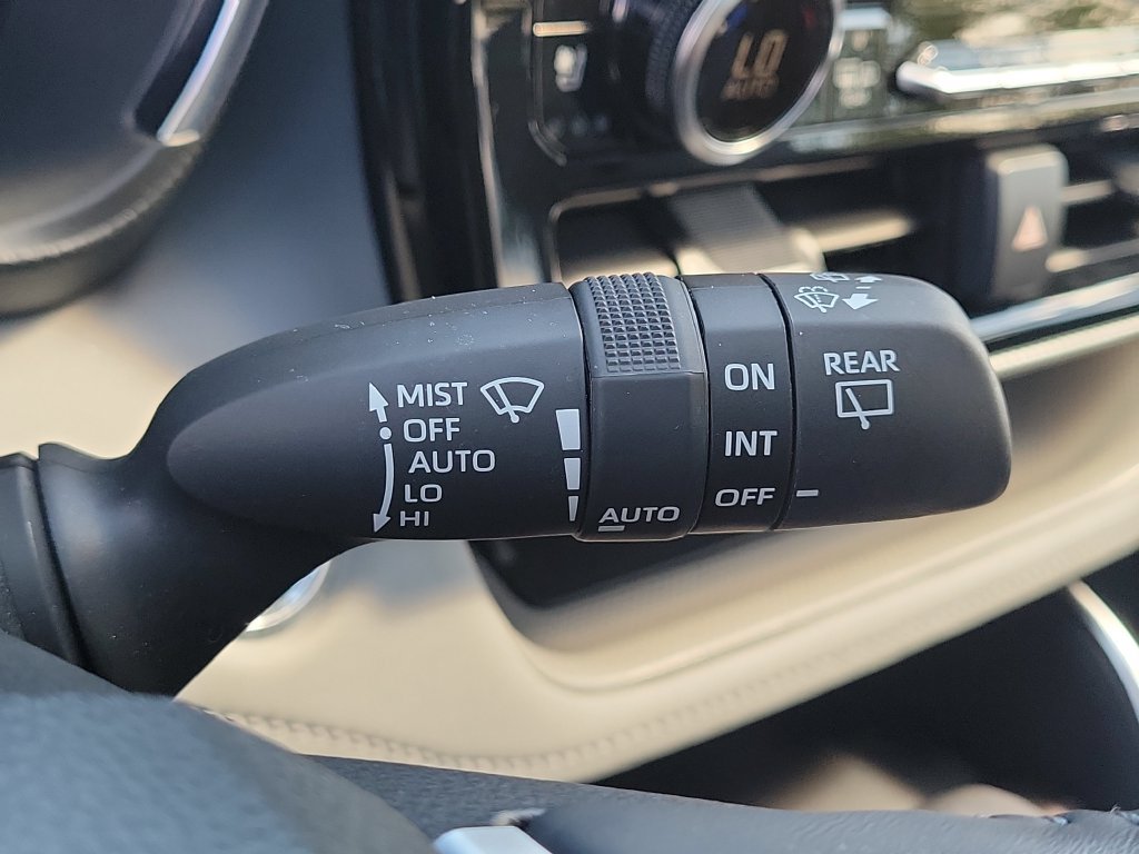 Used 2023 Toyota Highlander Platinum FWD image 12