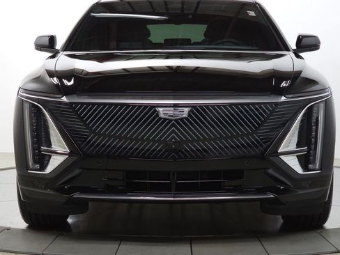 Certified 2024 Cadillac Lyriq Luxury AWD/4WD image 14