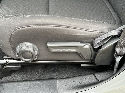 Used 2023 Jeep Wrangler Sport image 17