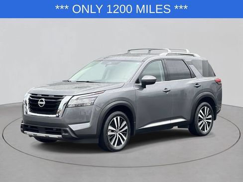 Used 2024 Nissan Pathfinder Platinum w/ Cargo Package AWD/4WD image 1