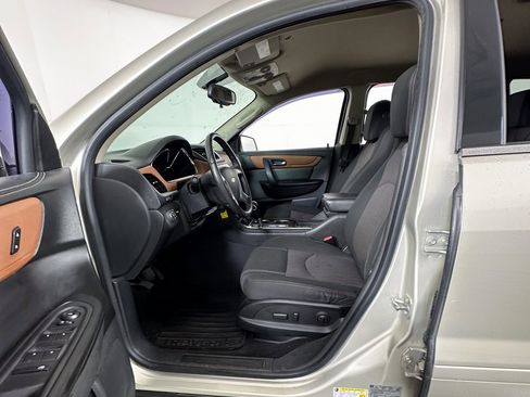 Used 2016 Chevrolet Traverse LT w/ Style and Technology Package image 7