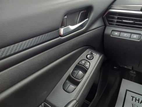 Used 2024 Nissan Altima 2.5 SV image 24