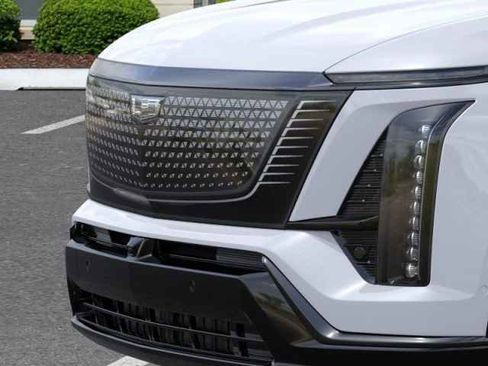 New 2026 Cadillac Vistiq Sport w/ LPO, Floor Liner Package AWD/4WD image 14
