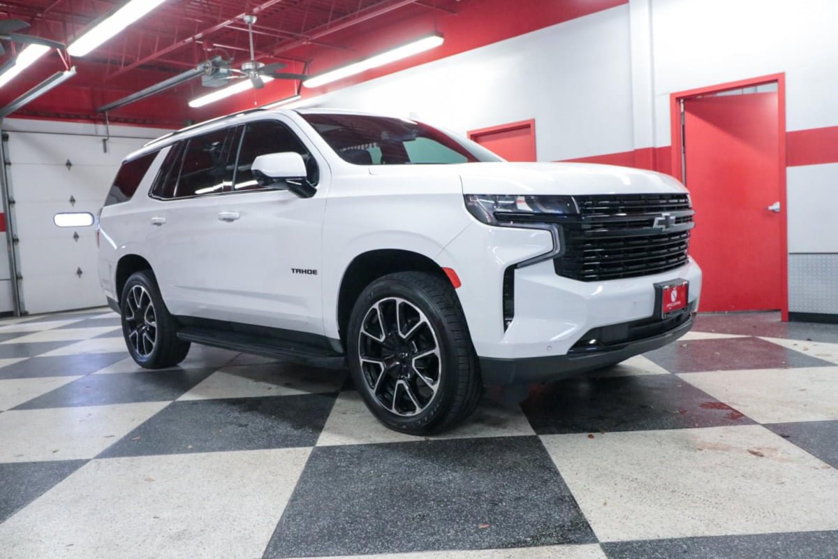 Used 2023 Chevrolet Tahoe RST AWD/4WD image 2
