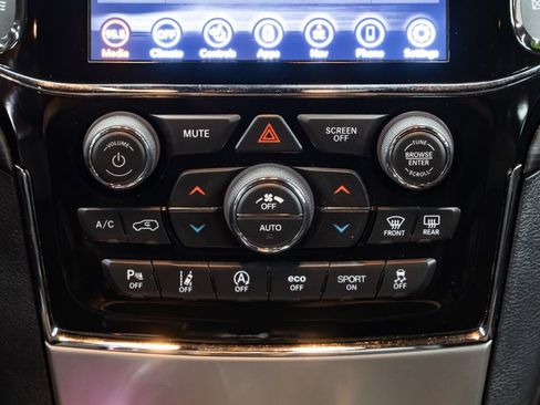 Used 2020 Jeep Grand Cherokee Laredo w/ Quick Order Package 2BN North AWD/4WD image 12