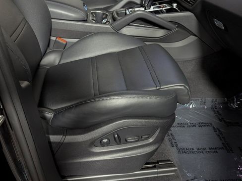 Used 2022 Porsche Cayenne Platinum Edition AWD/4WD image 25