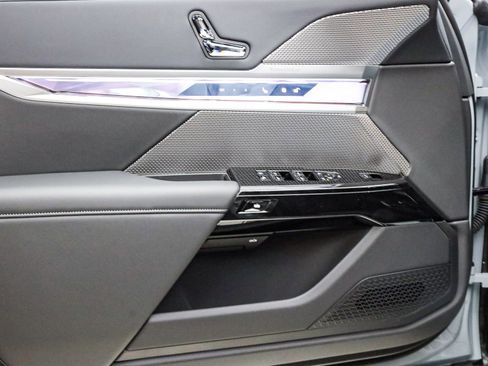 New 2026 BMW 740i w/ Premium Package image 21