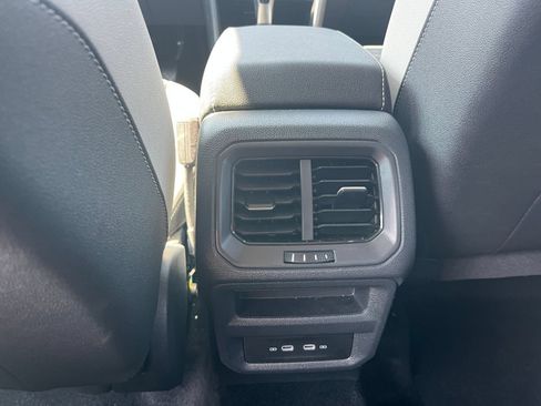 Used 2026 Volkswagen Taos SE FWD image 23