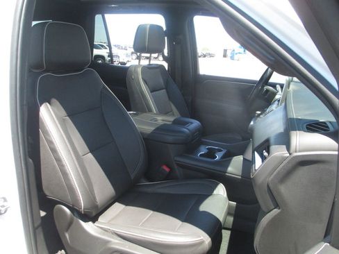 Used 2023 GMC Yukon SLT AWD/4WD image 24