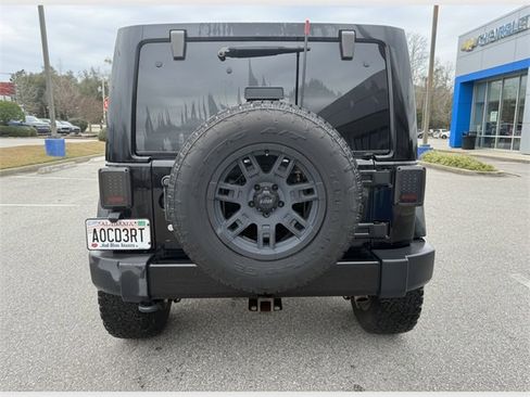 Used 2012 Jeep Wrangler Unlimited Sahara image 9