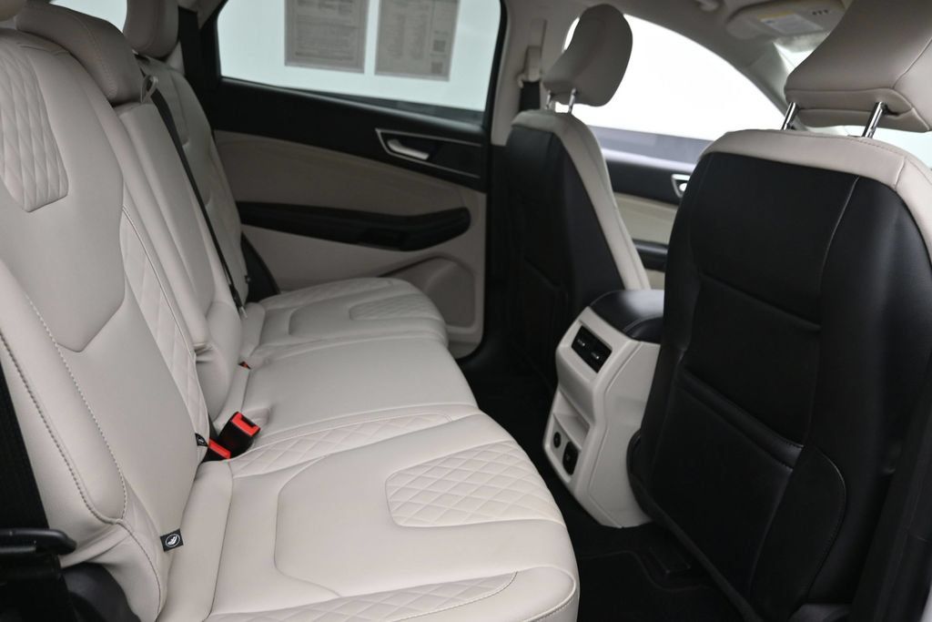 Used 2023 Ford Edge Titanium AWD/4WD image 10
