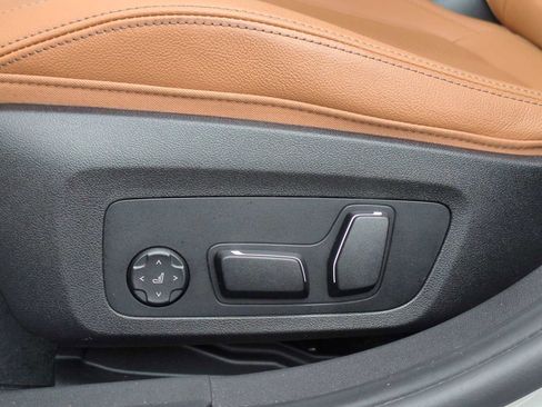 New 2025 BMW 330i xDrive Sedan w/ Premium Package image 17