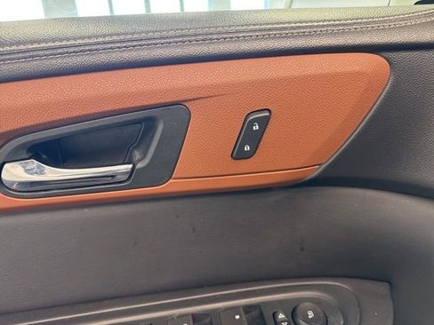 Used 2015 Chevrolet Traverse LT image 17