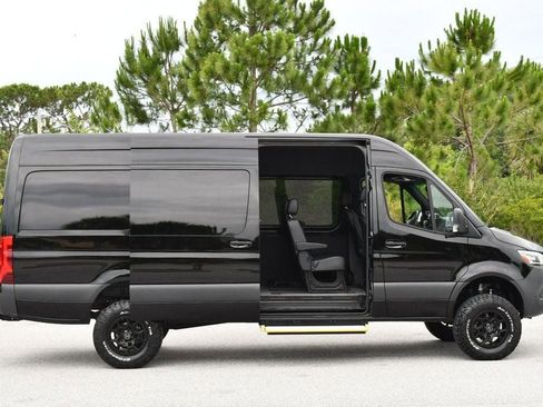 Used 2024 Mercedes-Benz Sprinter 2500 image 9
