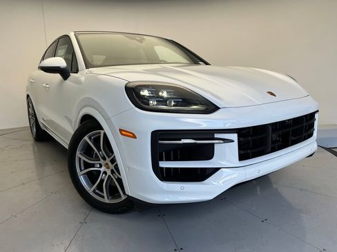 Used 2025 Porsche Cayenne Coupe image 24