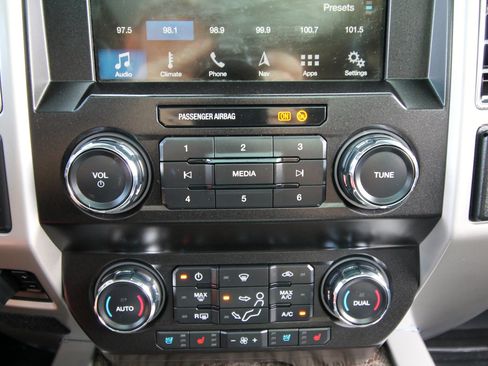 Used 2019 Ford F250 Lariat w/ Lariat Ultimate Package AWD/4WD image 34