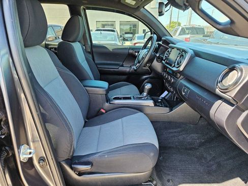 Used 2021 Toyota Tacoma TRD Off-Road AWD/4WD image 17