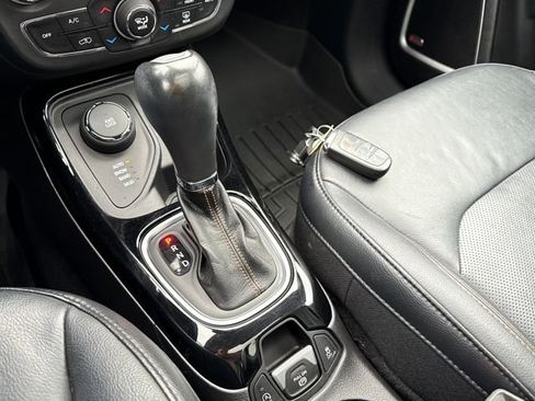 Used 2017 Jeep Compass Limited image 27