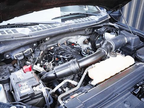 Used 2017 Ford F150 XLT image 35