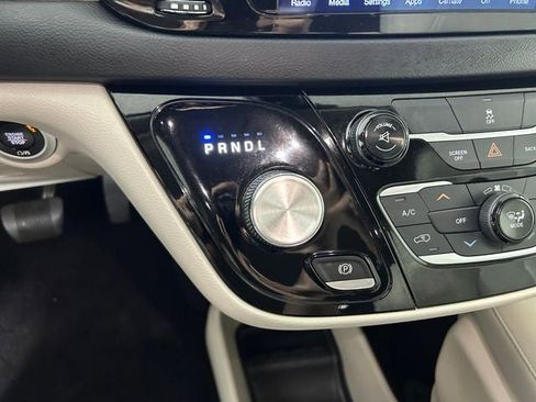 Used 2017 Chrysler Pacifica Touring FWD image 20