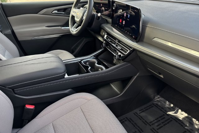 New 2027 Chevrolet Traverse LT w/ Sun and Wheel Package FWD image 25