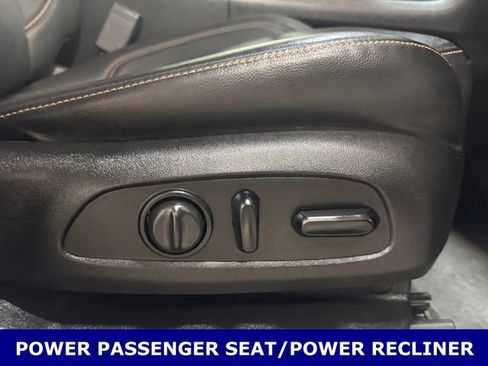 Used 2019 Chevrolet Traverse LT w/ LT Premium Package image 46