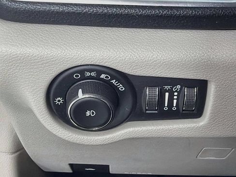 Used 2019 Chrysler Pacifica Limited FWD image 10