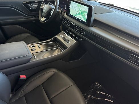 New 2026 Lincoln Aviator 2WD image 16