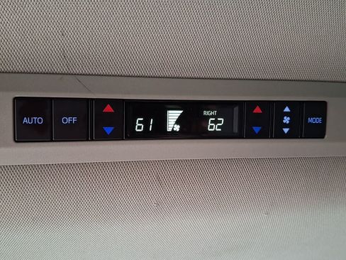 Certified 2023 Toyota Sienna XLE FWD image 13