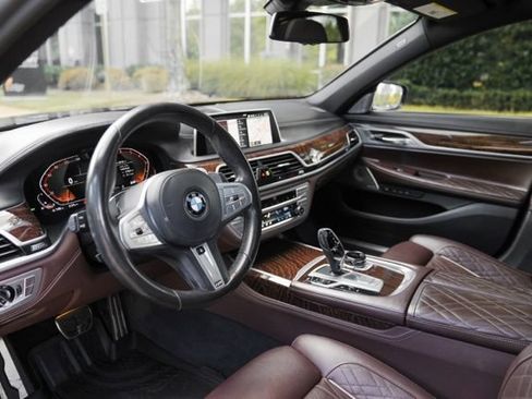 Used 2021 BMW 750i xDrive w/ Luxury Rear Seating Package AWD/4WD image 16