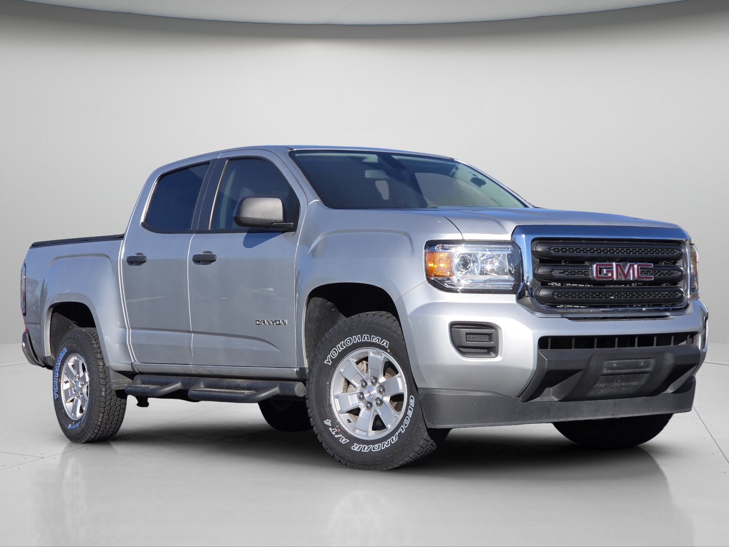 Used 2019 GMC Canyon 2WD Crew Cab w/ Convenience Package image 2