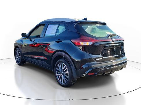 Certified 2023 Nissan Kicks SV image 3