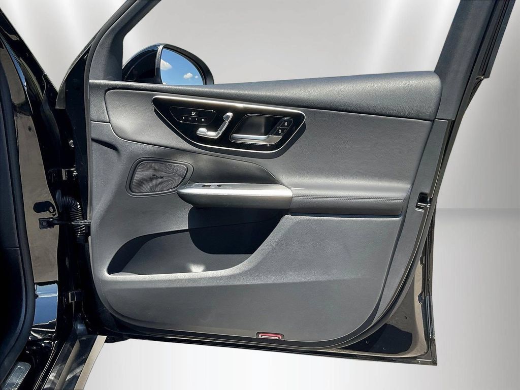 Used 2026 Mercedes-Benz GLC 300 image 28